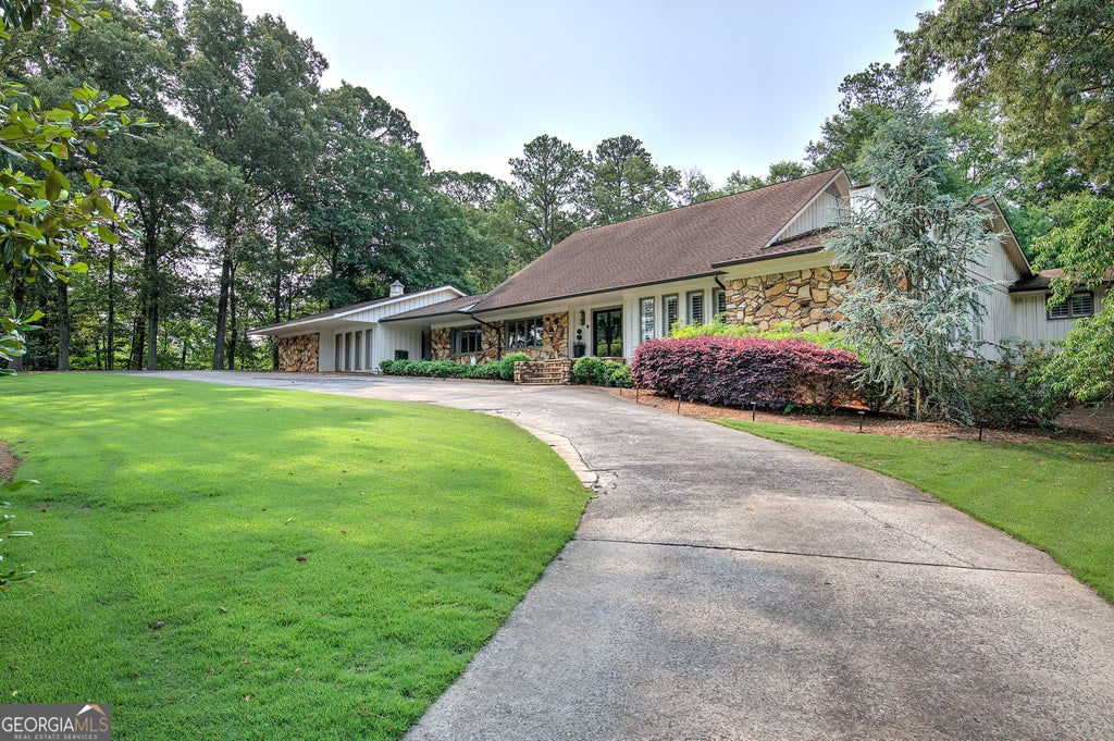 10 Woodland Drive, Cartersville