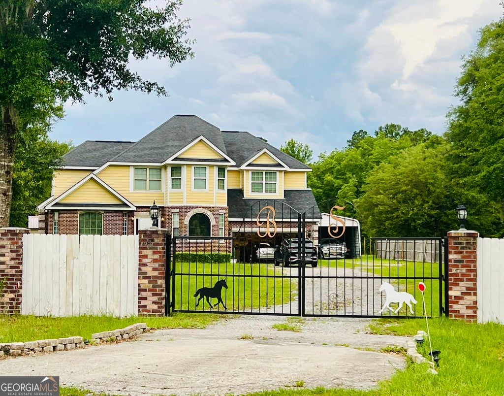 2481 Islands Highway, Midway