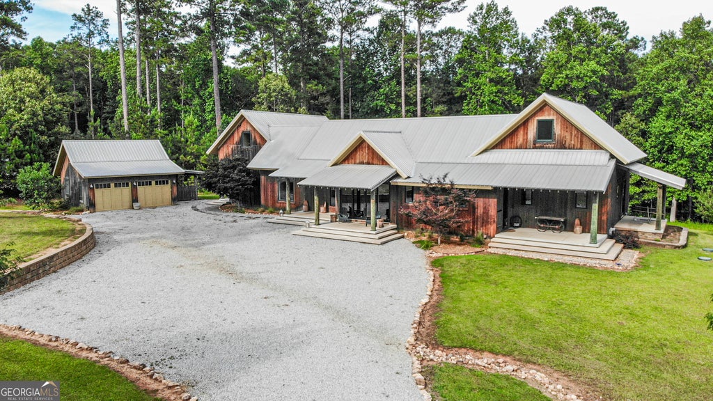 563 Blalock Lakes Drive, Newnan