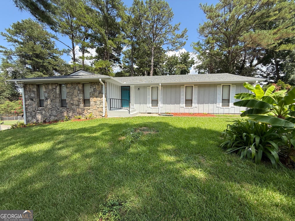 907 Strawberry Court, Ellenwood