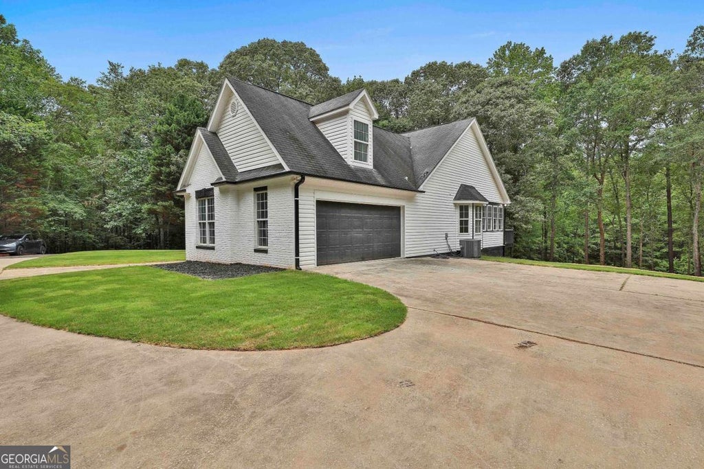 279 Doc Perry Road, Newnan