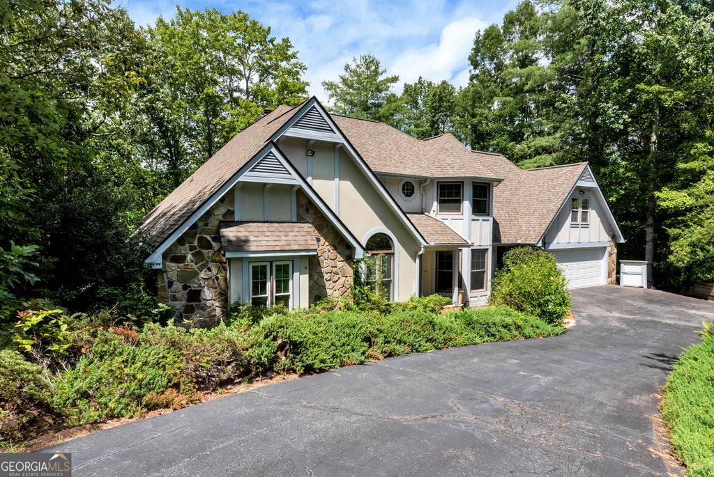 276 Zeppelin Strasse, Helen