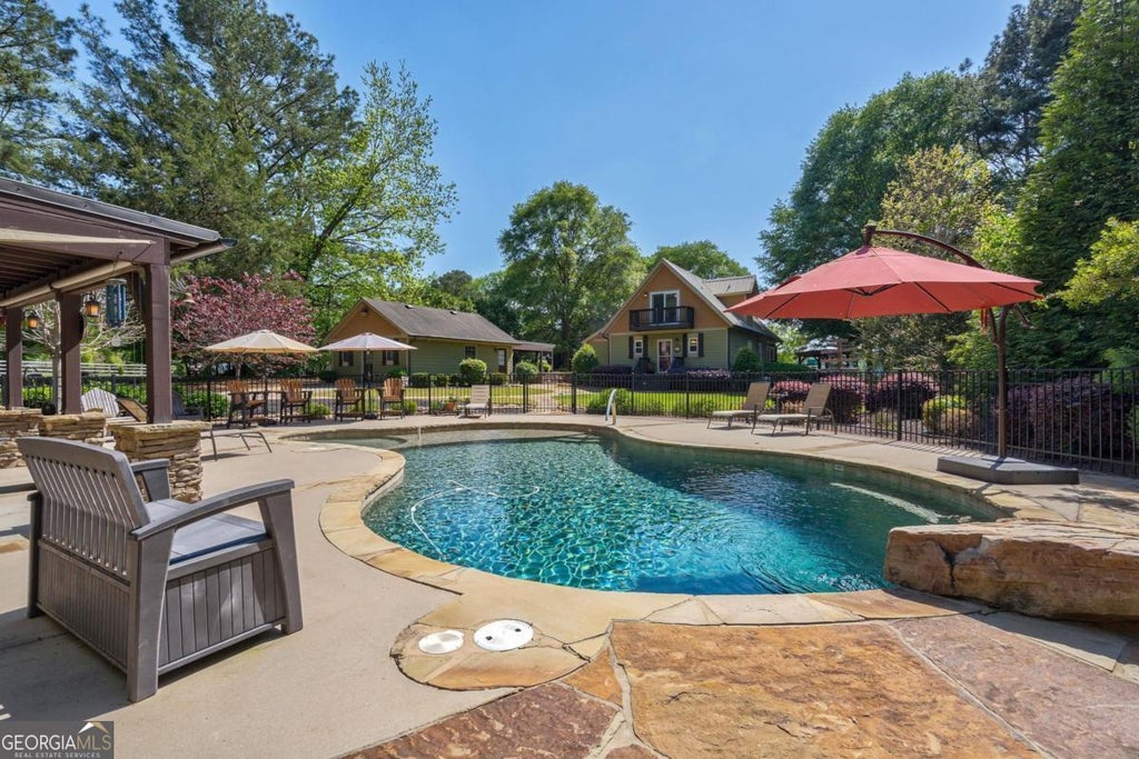 2120 Shadowlake Drive, Buckhead