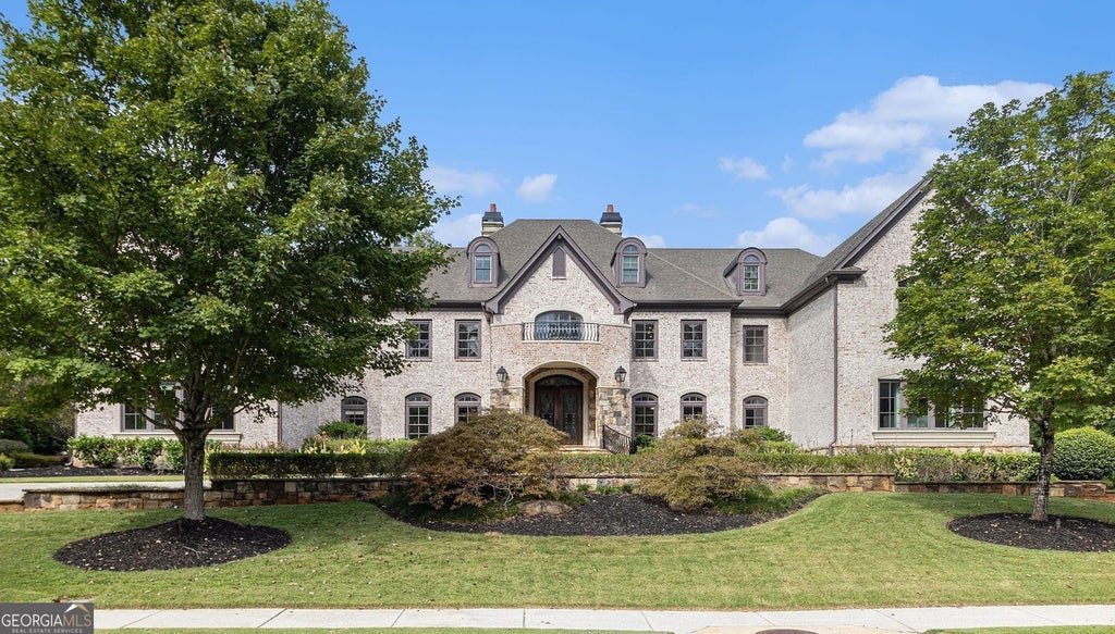 5005 Heatherwood Court, Roswell