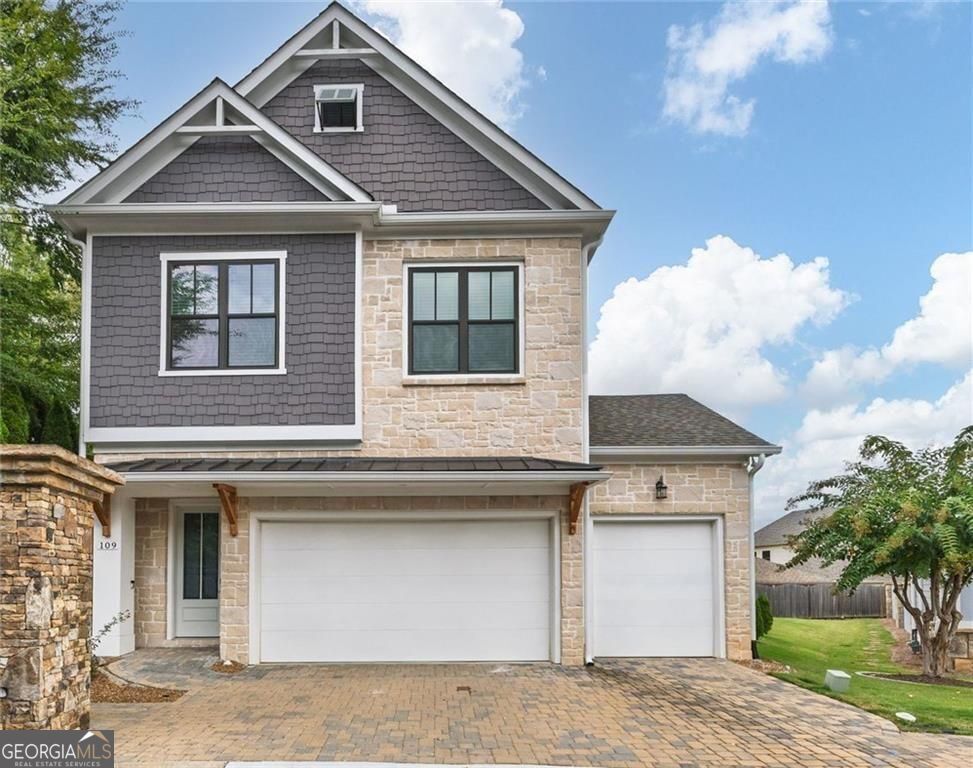 109 Village Green Avenue, Woodstock