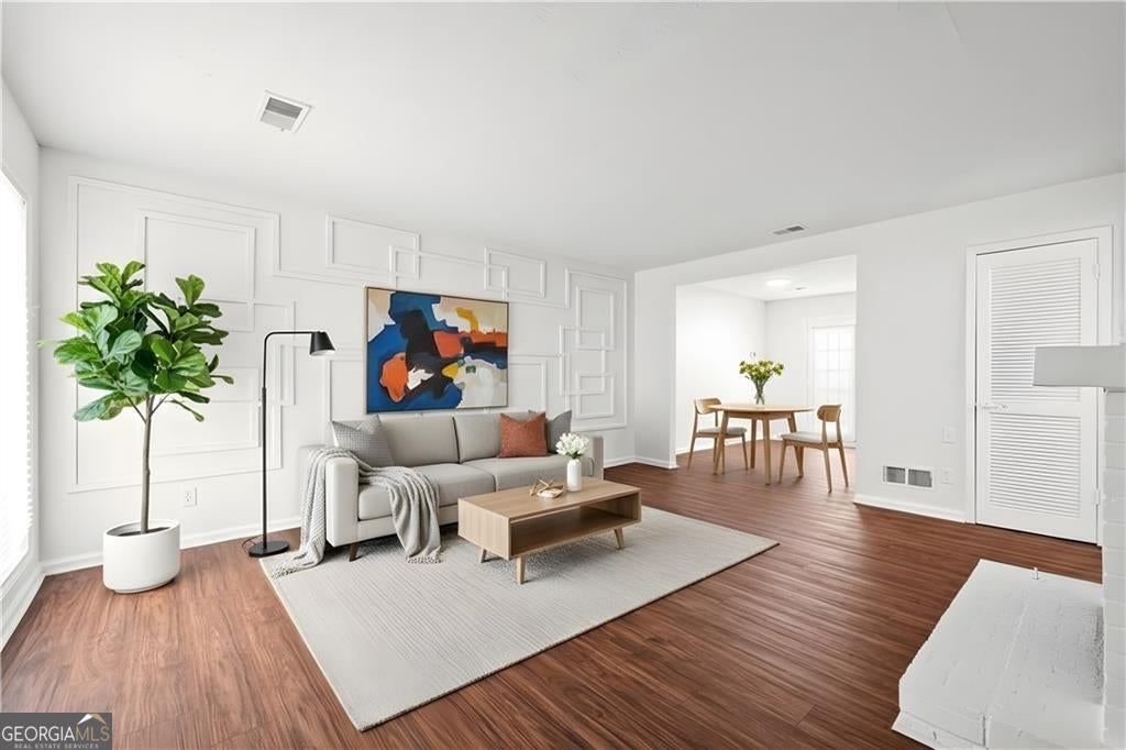 151 Old Ferry Way, Roswell