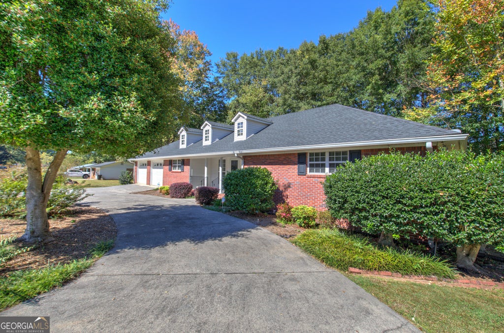 9 Greenbriar Avenue, Cartersville