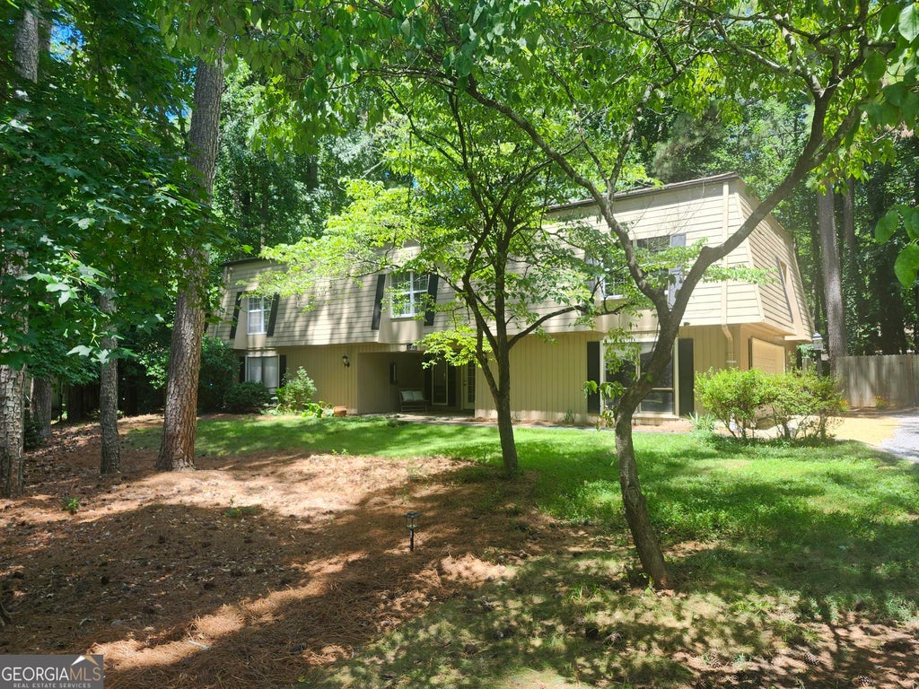 220 Hollyberry Drive, Roswell
