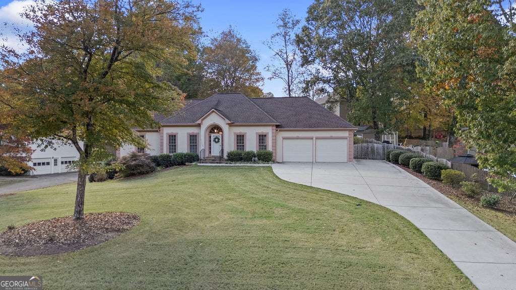 427 Picketts Lake Drive, Acworth