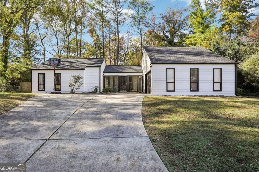 2411 Hidden Hills Drive, Marietta