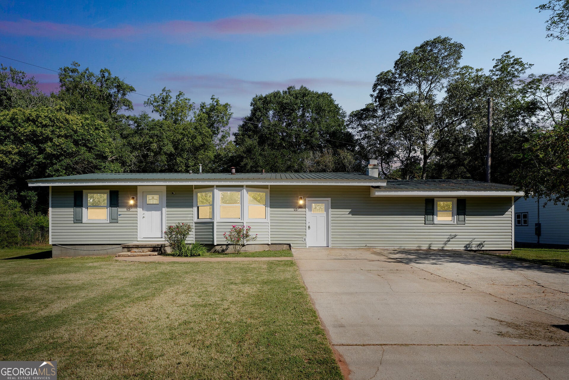 Photo of Listing #10677275