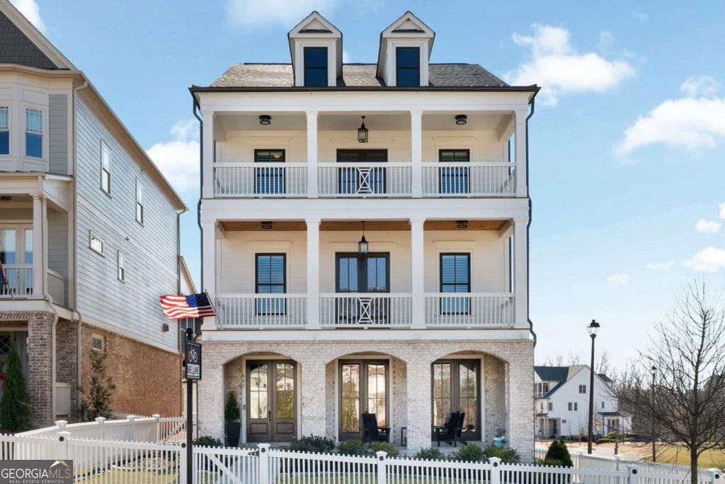 605 S Club Drive, Woodstock