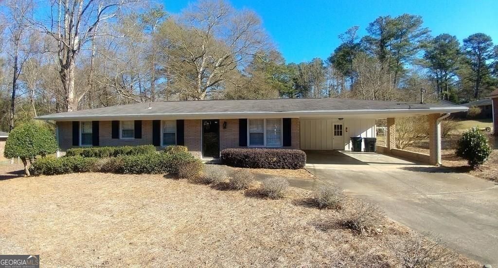 1275 Pine Valley Court, Roswell