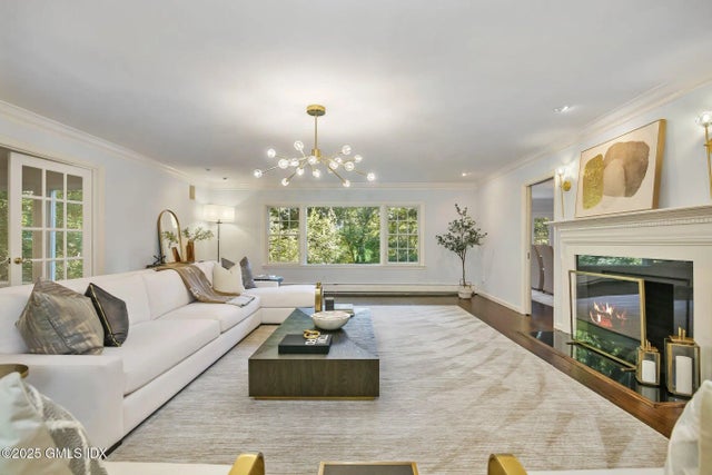 8 Tinker Lane, Greenwich