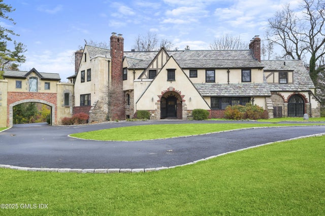 21 Calhoun Drive, Greenwich