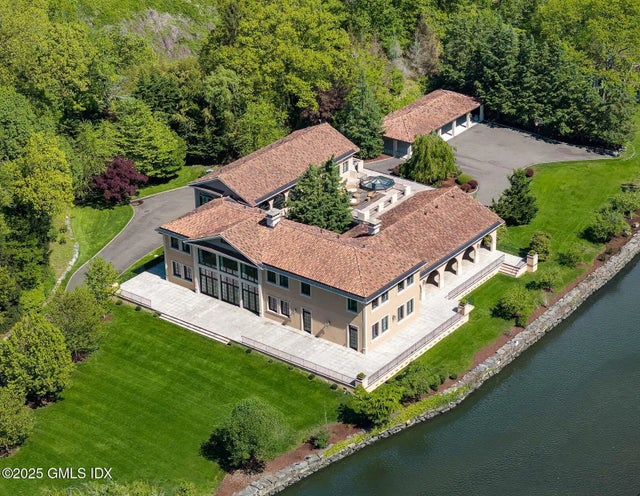 41 Meadow Wood Drive, Greenwich