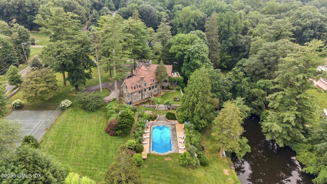 546 Lake Avenue, Greenwich