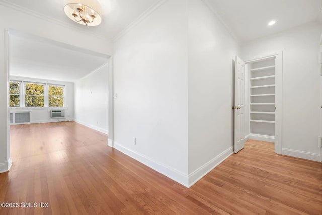 4 Putnam Hill 4g, Greenwich