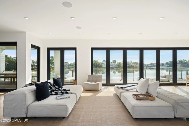 4 Little Cove Lane, Old Greenwich