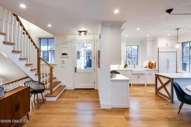 25 Woodland Drive B, Greenwich