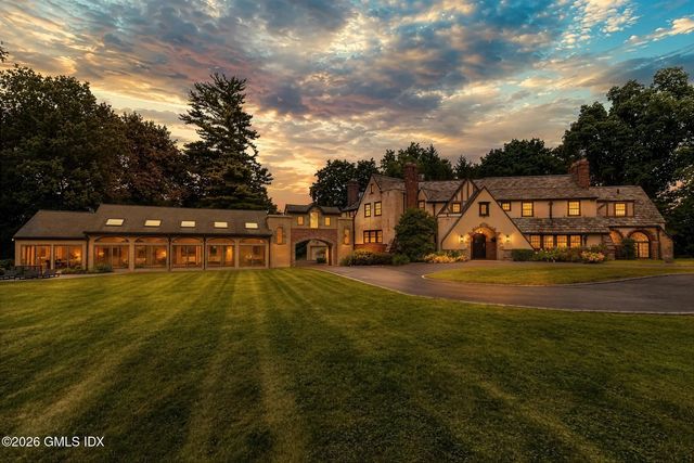 21 Calhoun Drive, Greenwich