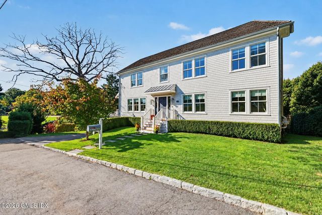 15 Potter Drive, Old Greenwich