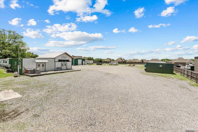 21067 Plank Rd, Zachary