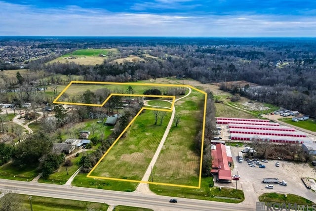 8560 Bob West Ln, Denham Springs