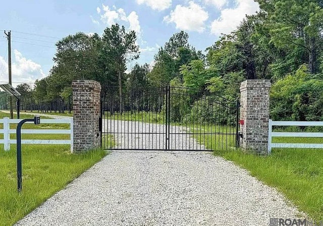 Tract B La Hwy 16, Denham Springs