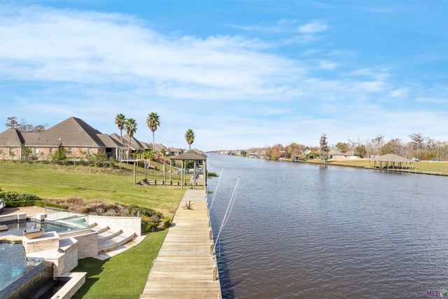 11288 River Highlands, St Amant