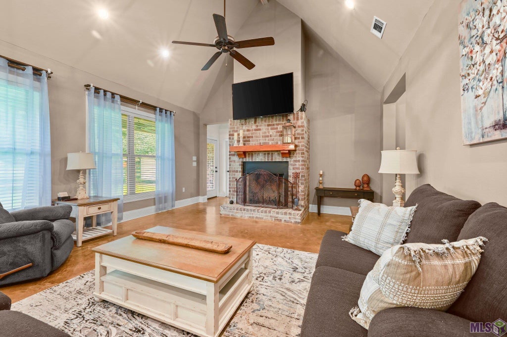 100 Tranquility Oaks, Denham Springs