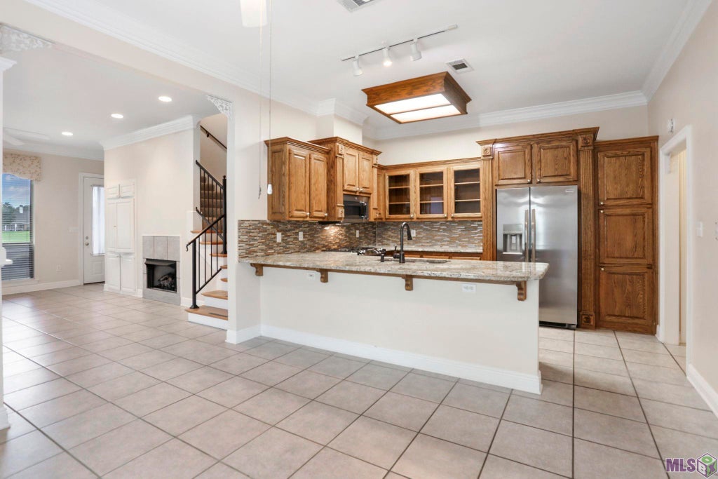 40098 Champion Tif, Gonzales