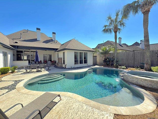 413 Long Meadow Dr, Baton Rouge