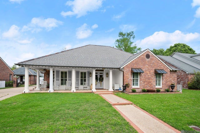 213 W Woodgate Ct, Baton Rouge