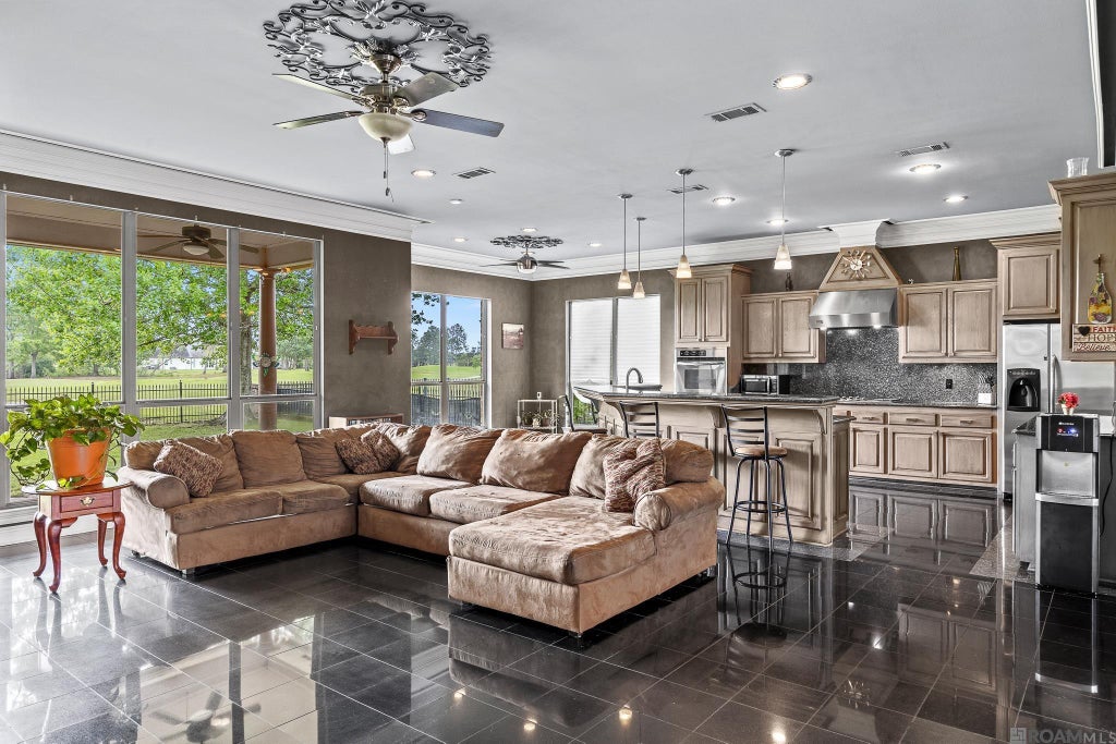 40360 Pelican Point Pkwy, Gonzales