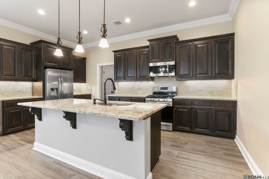 905 Lakehaven Dr, Gonzales