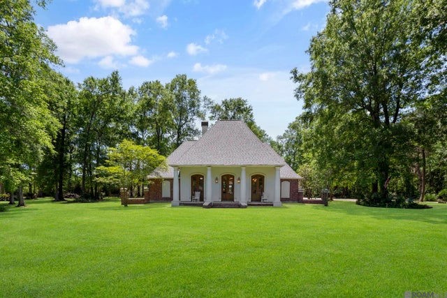 13422 Wood Creek Dr, Baton Rouge