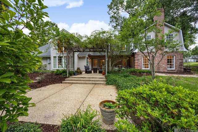 931 Woodstone Dr, Baton Rouge