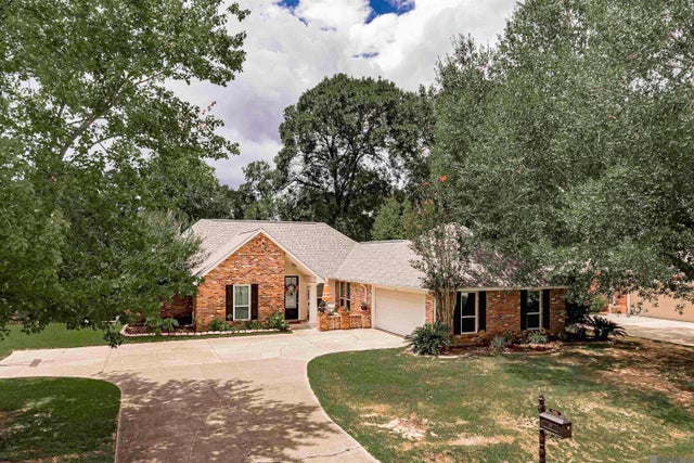 7382 Lake Meadow Dr, Denham Springs