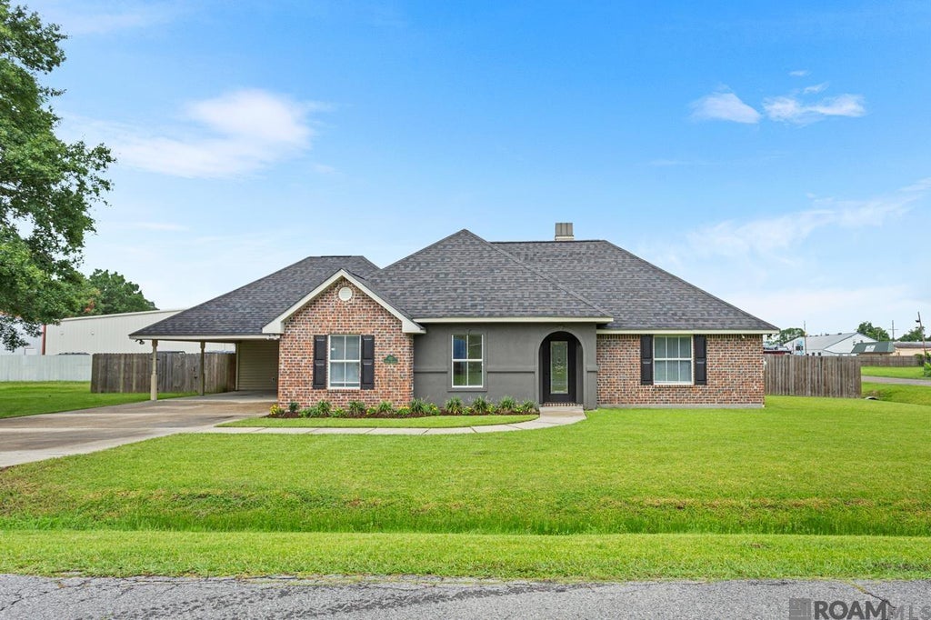 630 S Pleasant Ave, Gonzales