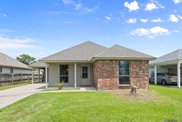 1032 S Sky Ave, Gonzales