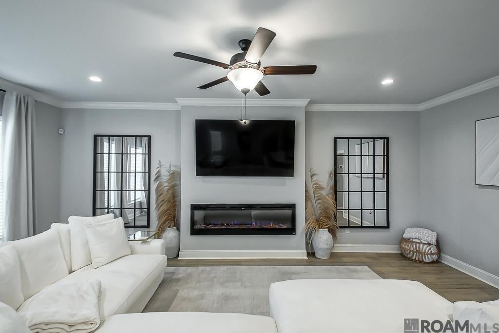 837 Elliston Dr, Gonzales