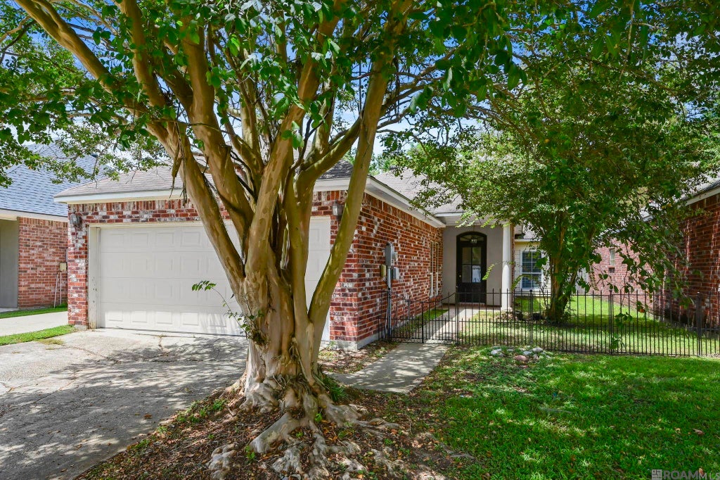 5654 Ducros Dr, Baton Rouge