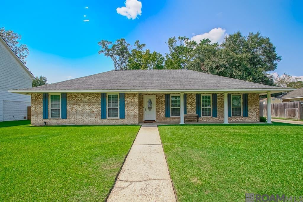 2525 Chantulane Ave, Denham Springs