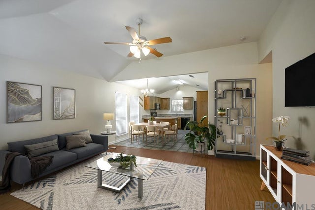 1352 Harwich Dr, Baton Rouge