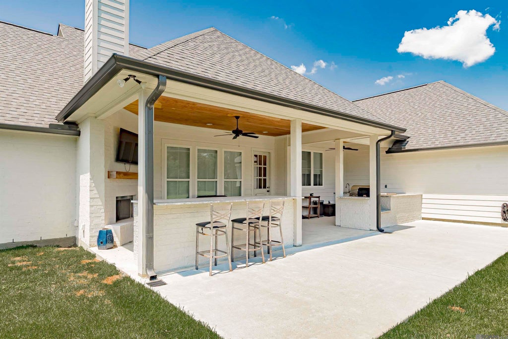 43541 Collyns Cove, Prairieville