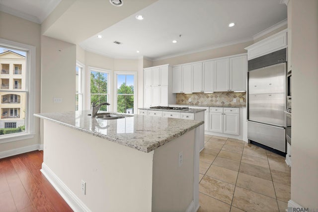 998 Stanford Ave, Baton Rouge