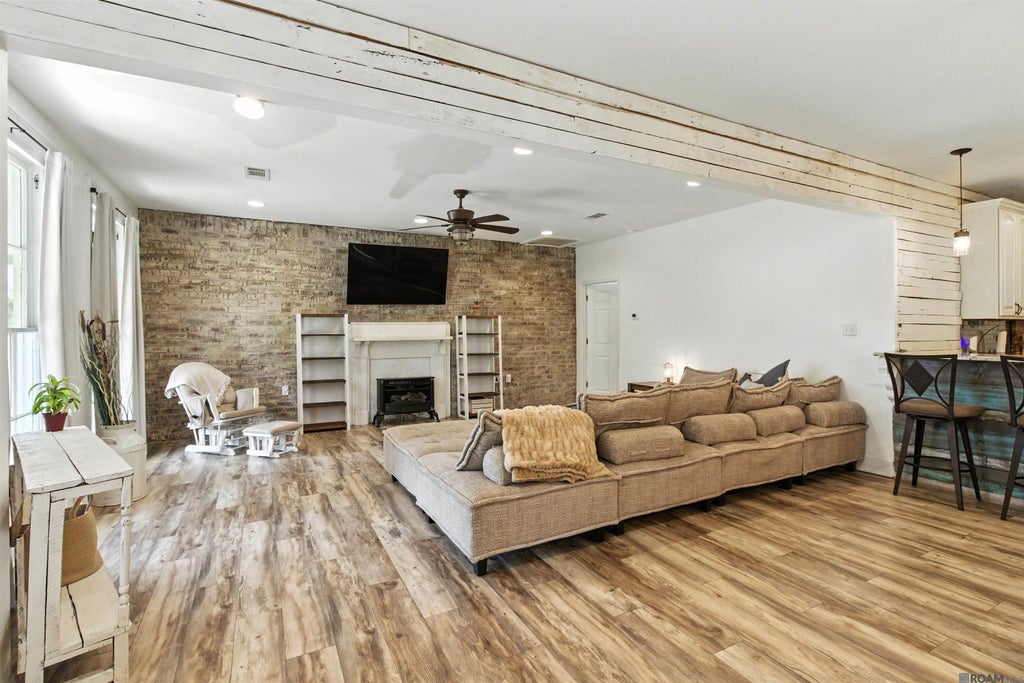 13324 Privacy Ln, Gonzales