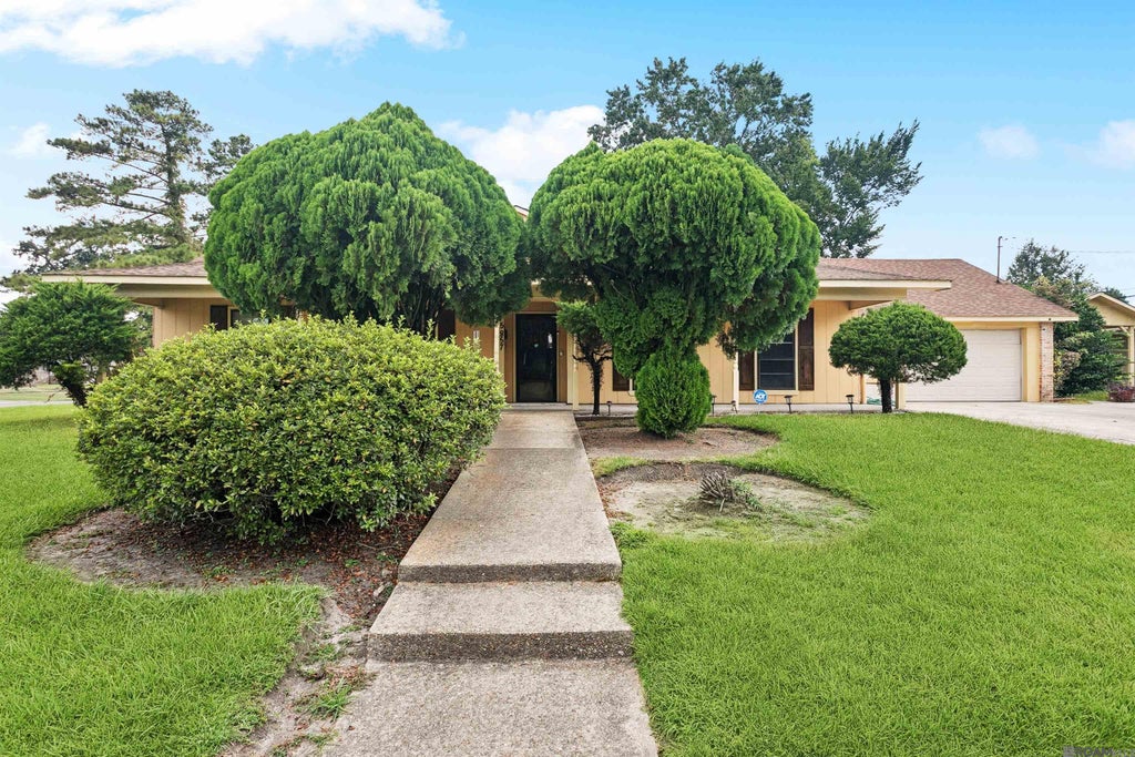 5857 Glen Oaks Dr, Baton Rouge