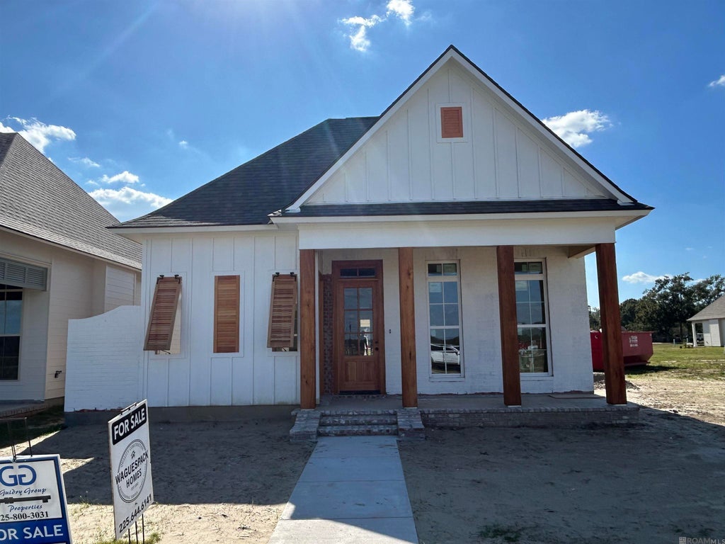 5125 Oakwater Alley, Gonzales